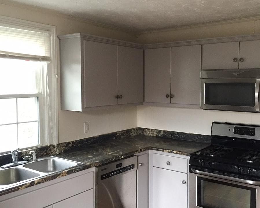 Gas cooktop, SS appliances, Large space