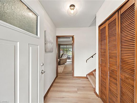 3rd image of 638 Oak Park Rd