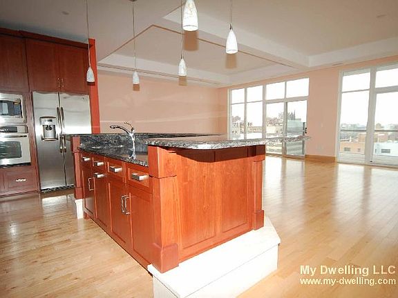 4th image of 1313 N Franklin Pl APT 903