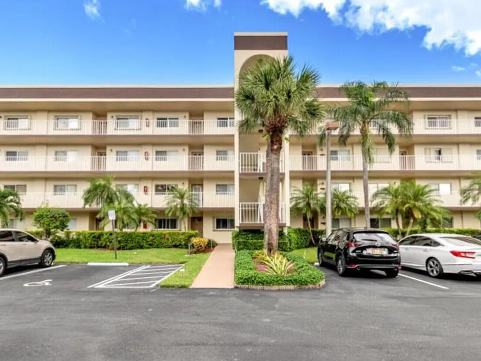 4735 Lucerne Lakes Blvd E #204