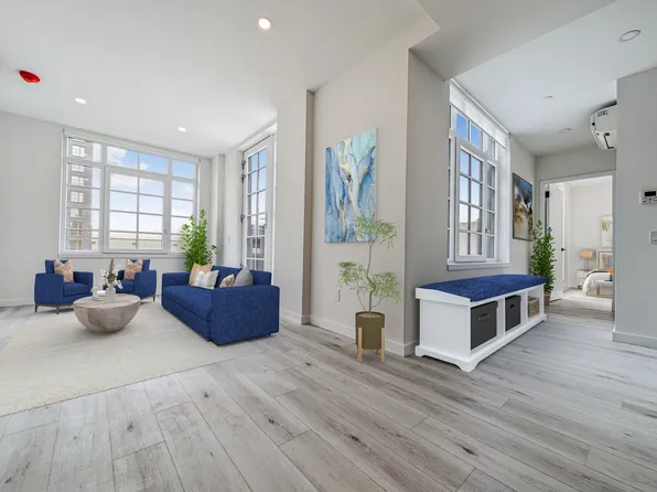 388 Vernon Ave, Brooklyn, NY