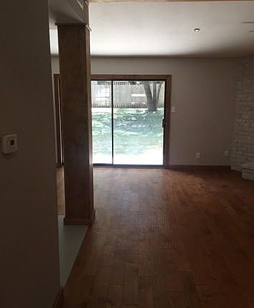 3rd image of 6703 Woodhue Dr