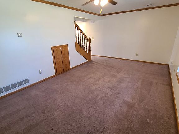 2nd image of 721 W 8th St APT 3