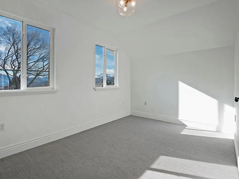 75 N 200 E — Photo 17