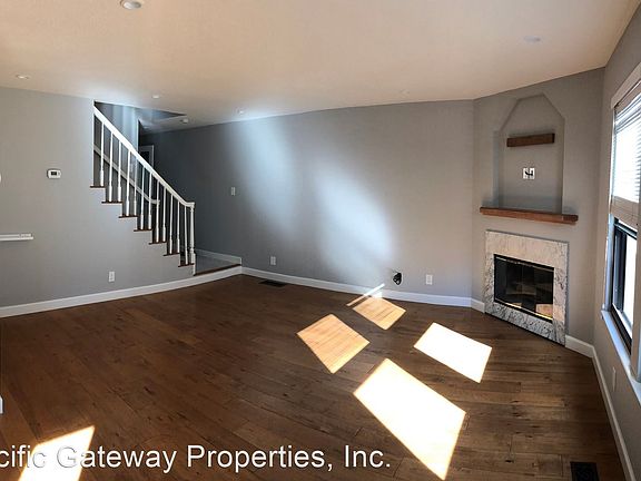 5th image of 2218 Saint Claire Ct