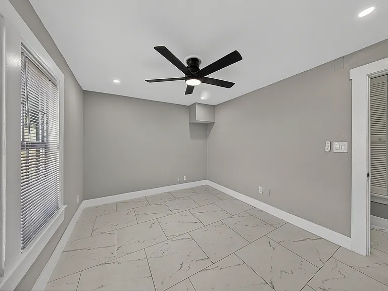 724 Bradley St — Photo 14