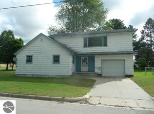 621 Chestnut St, Cadillac, MI 49601