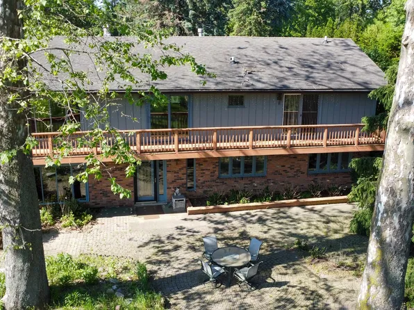 6084 Upper Straits Blvd, West Bloomfield, MI 48324