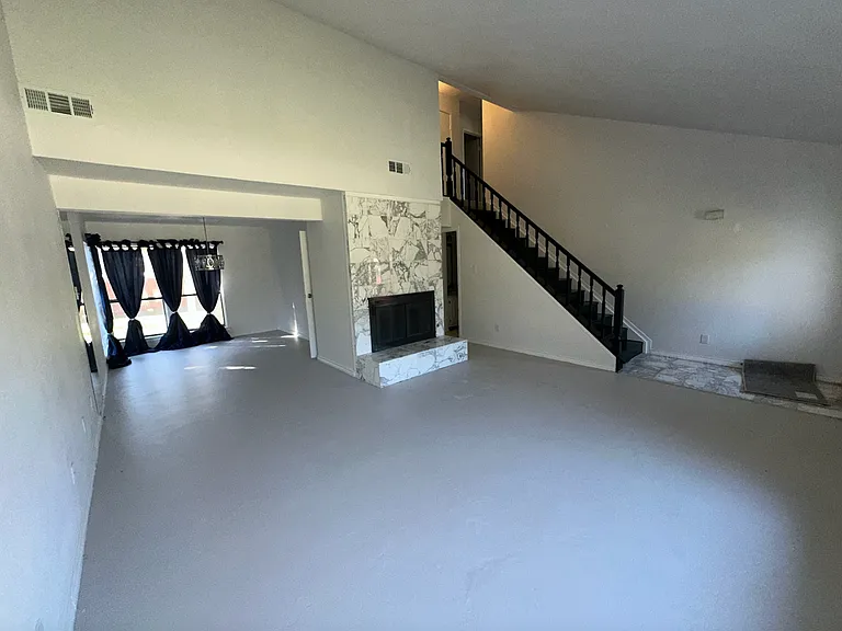 1237 Sterling Ln — Photo 5