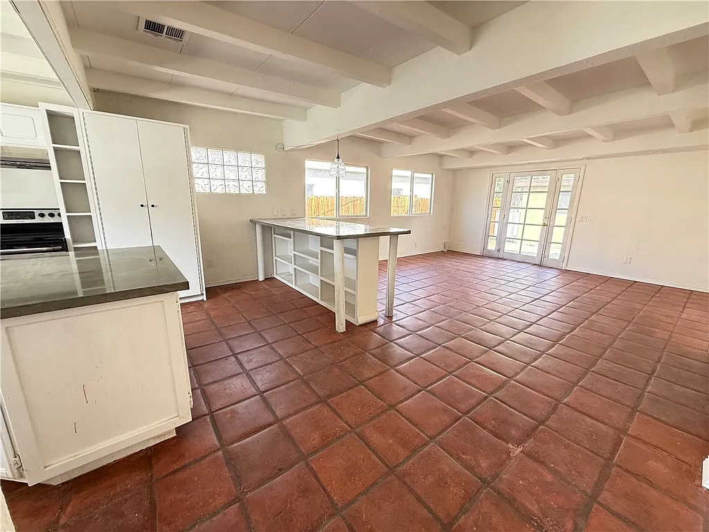 2 bed, 1400 sqft, $2,450 — Photo 3