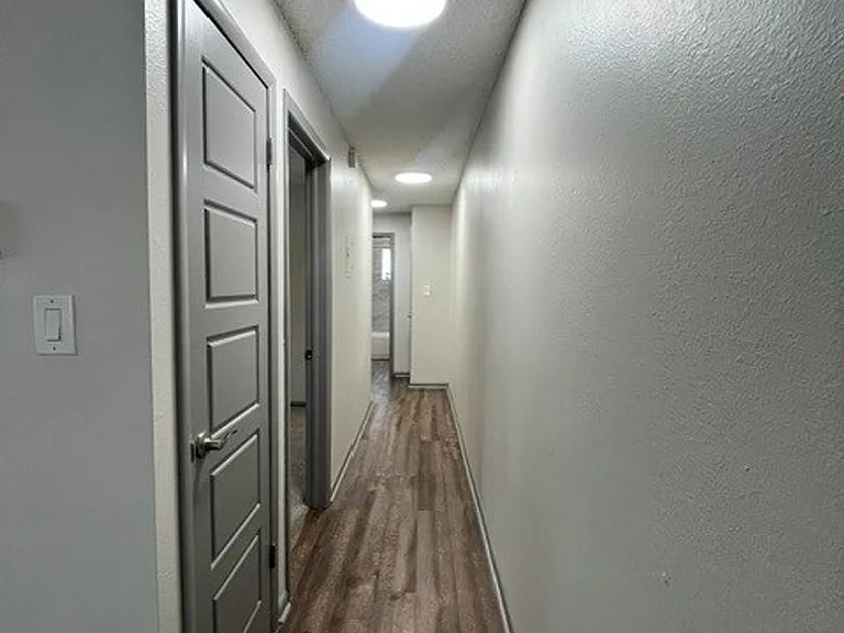 Windsong Apartments — Photo 35