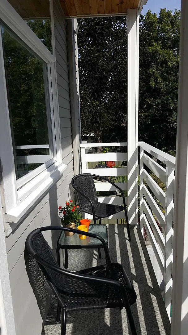 Beautiful Studio Apartments Situated in the Quiet Ravenna Neighborhood — Photo 4