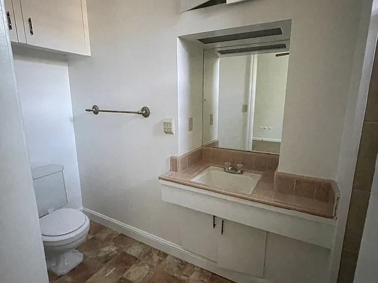 1802 W Harding Way — Photo 4