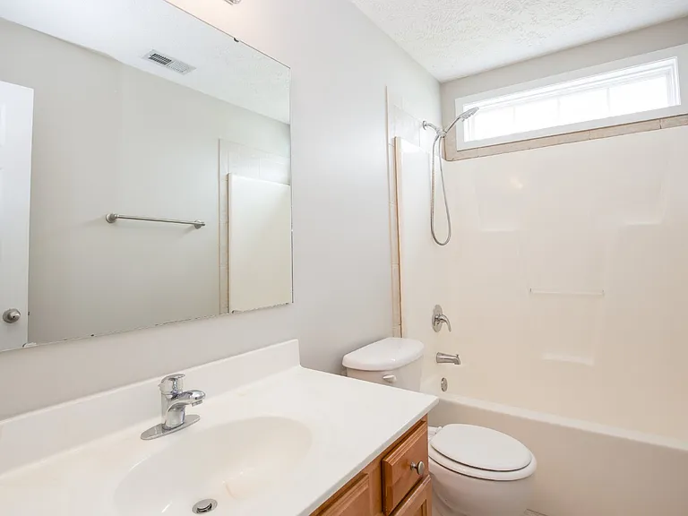 196 Lochwood Dr — Photo 36