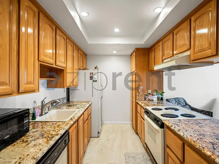 1904 Pomar Way — Photo 10