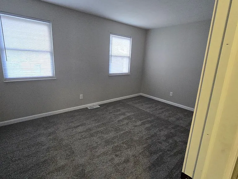 570 Erlanger Rd — Photo 3