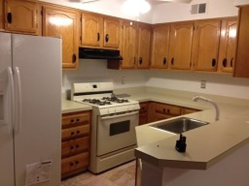 2nd image of 20 Willow Cir #20