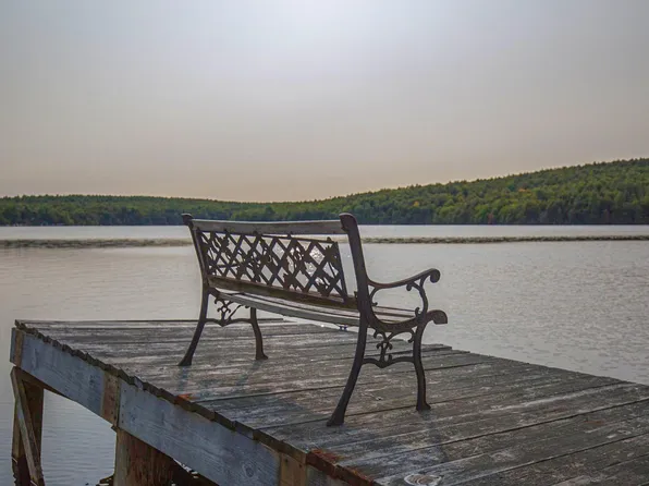 120 Lands End Dr, Tolland, MA 01034