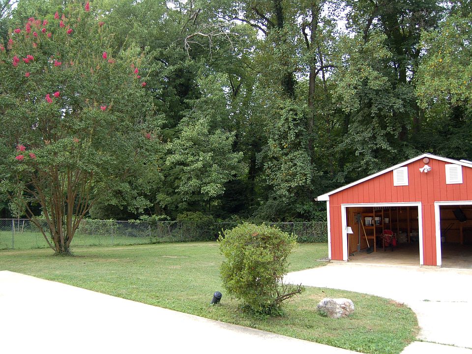 Beautiful Fenced Yard and Trees!