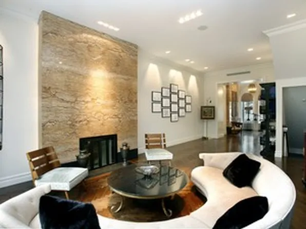 210 East 61st Street image 1 of 1