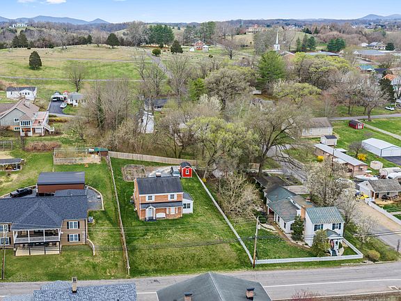 3rd image of 209 E Main St