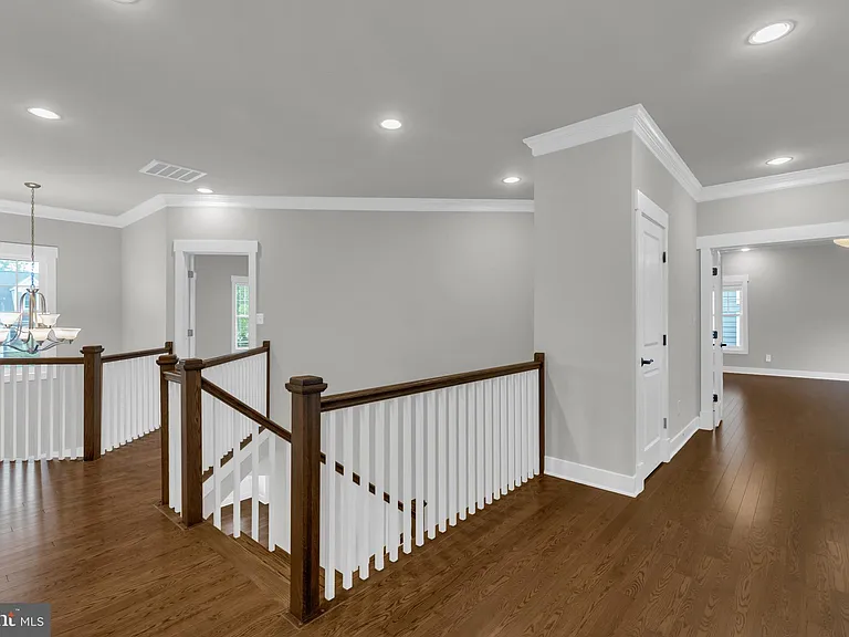 2233 N Underwood St — Photo 27