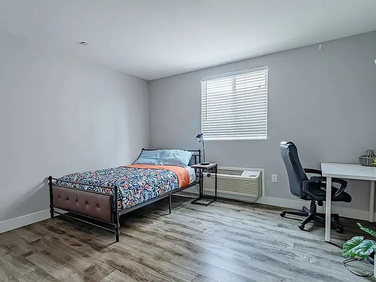 1252 W 37th Dr — Photo 14