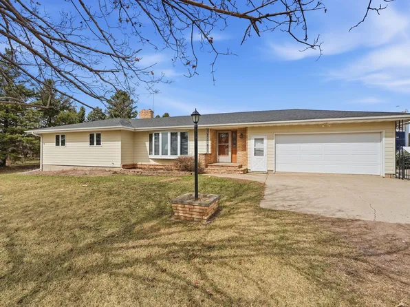 515 151st St, Luverne, MN 56156