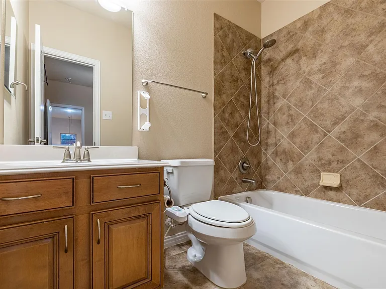 8704 Iron Horse Dr — Photo 15