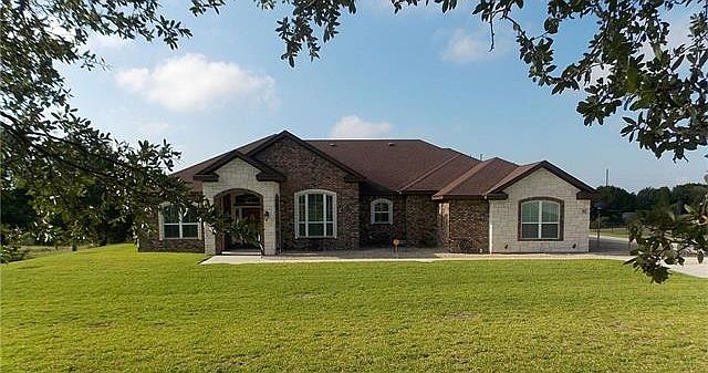 1st image of 715 Hickory Dr