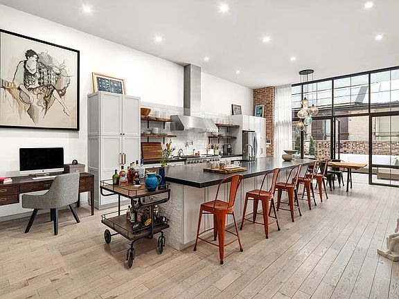 3rd image of 110 Franklin St #1