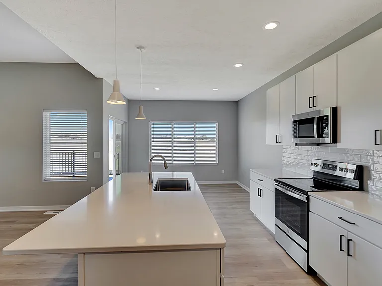 9033 S 42nd St — Photo 7