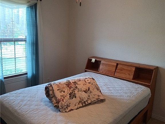 3rd image of 1921 Sitka Ln