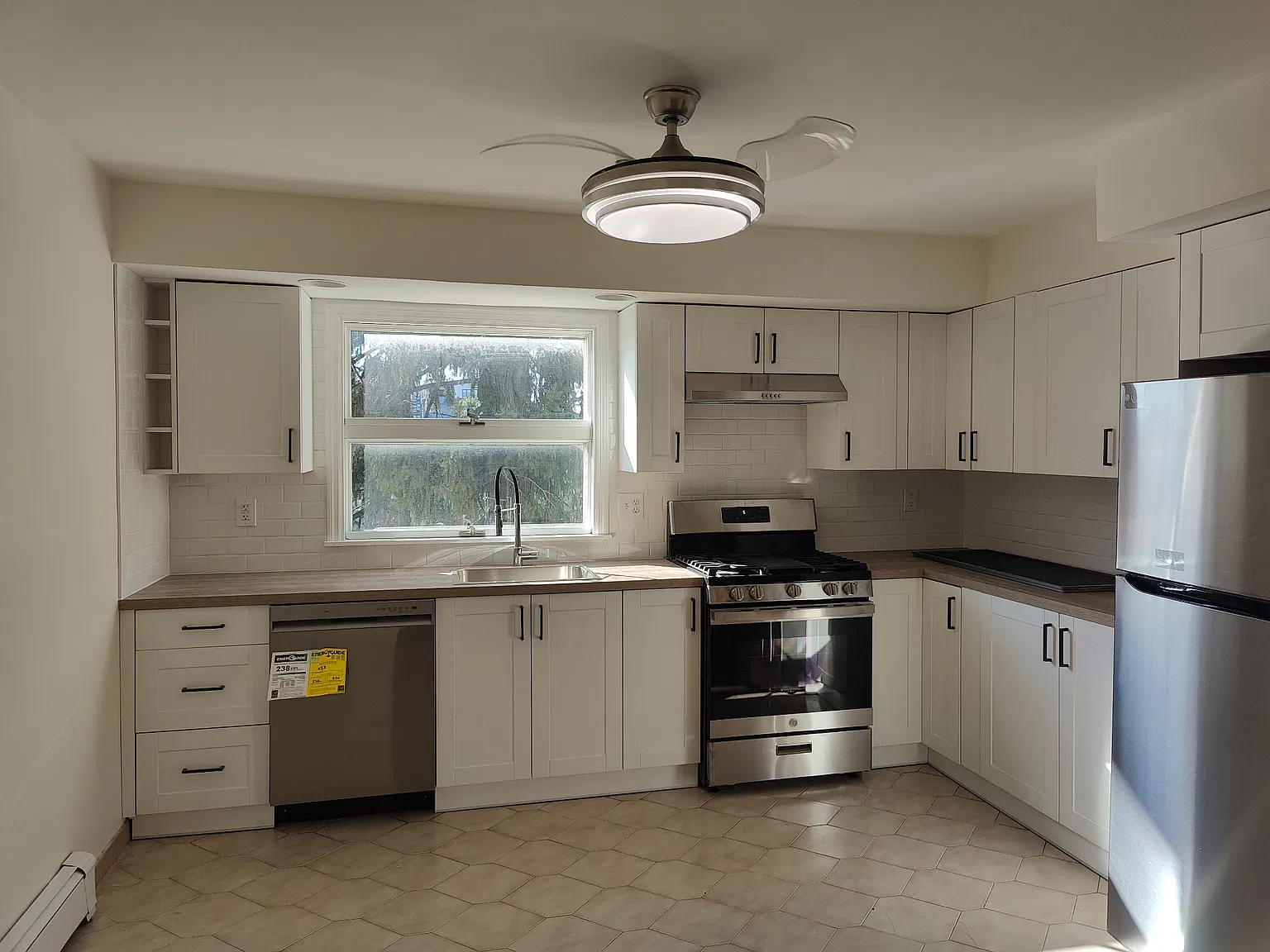 3 bed, 1600 sqft, $3,300 — Photo 4
