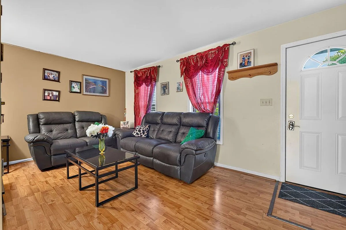 3 bed, 2.0 bath, 1680 sqft, $1,700 — Photo 4