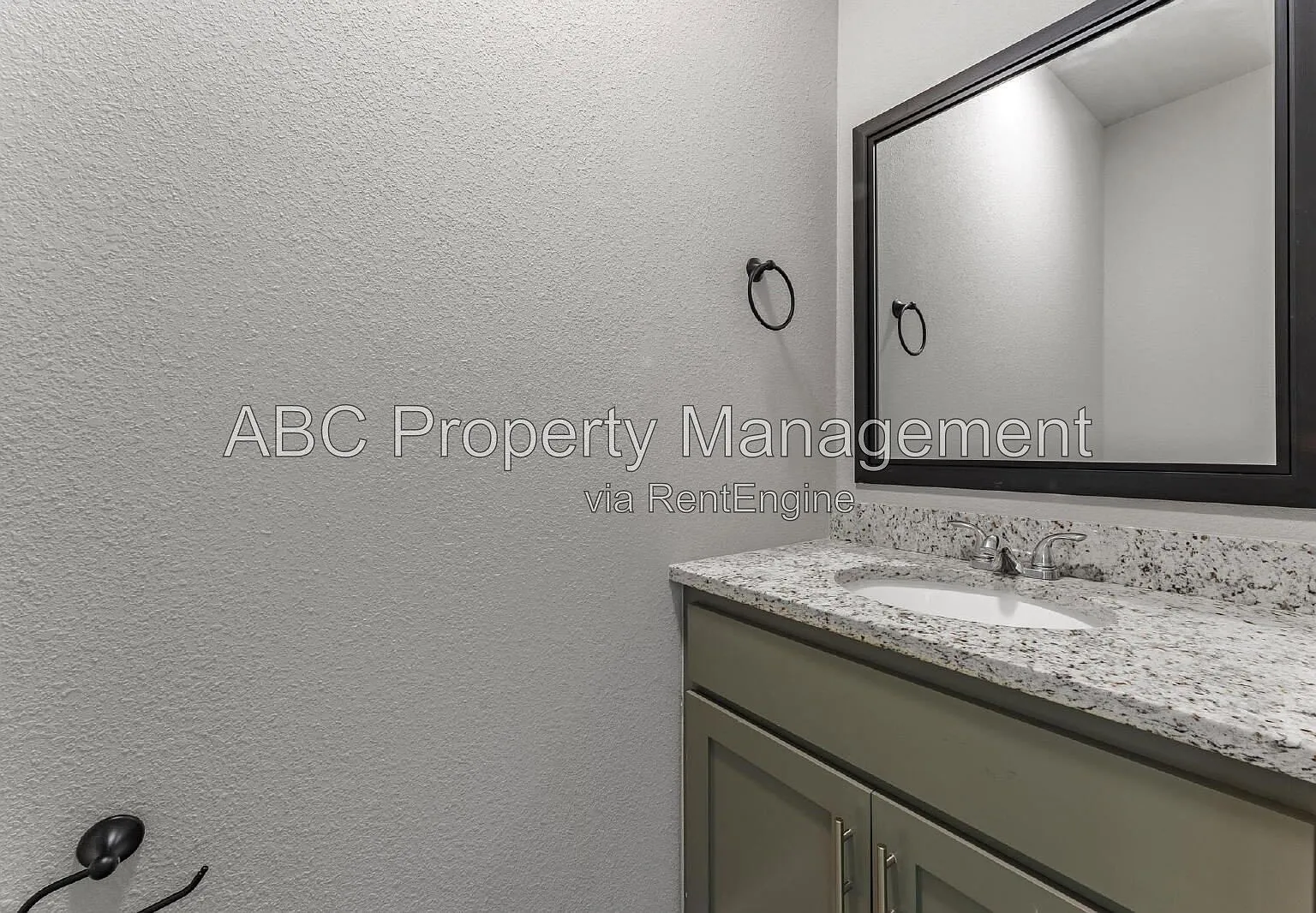 4 bed, 2.0 bath, 1960 sqft, $2,000 — Photo 3