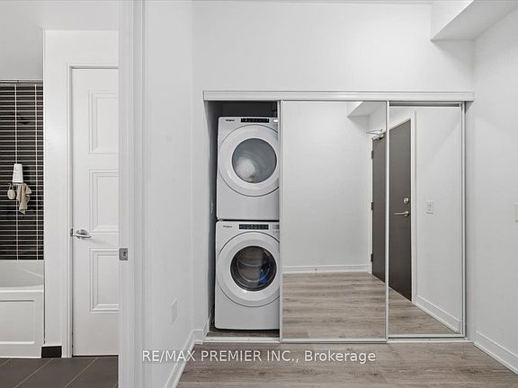 4th image of 25 Neighbourhood Ln #515