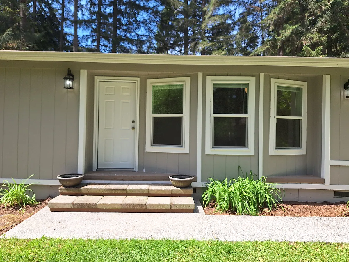 Front entry - 6674 N Van Decar Rd SE