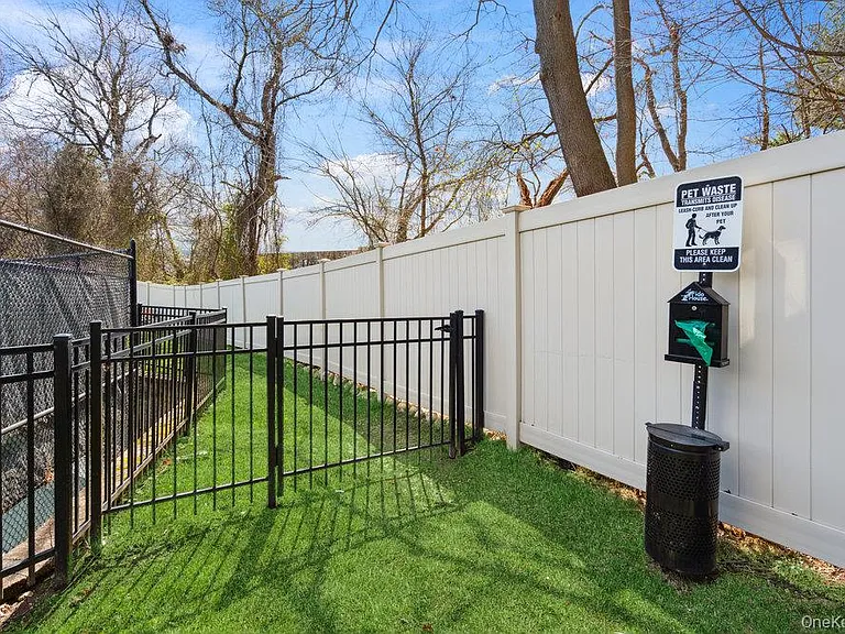 90 Foxwood Dr — Photo 37