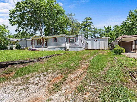 3rd image of 404 Willow Dr