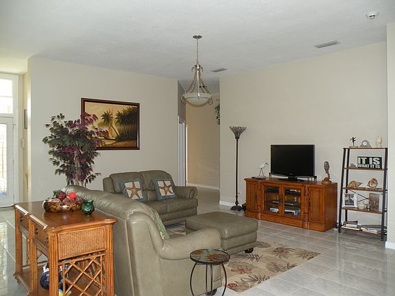 4th image of 7420 SE Marsh Fern Ln