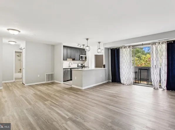 5608 Bloomfield Dr APT 204, Alexandria, VA 22312