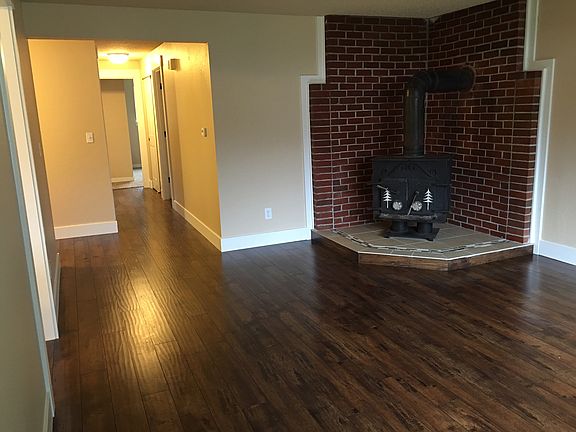 4th image of 2714 Forest View Ct N