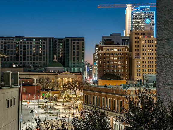 4th image of 2111 Albany St