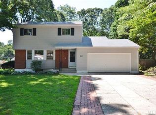 10 Talbot Ln, Smithtown, NY 11787
