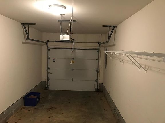 3rd image of 121 Oak Hill Ln