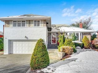 10 Clearland Rd, Syosset, NY 11791