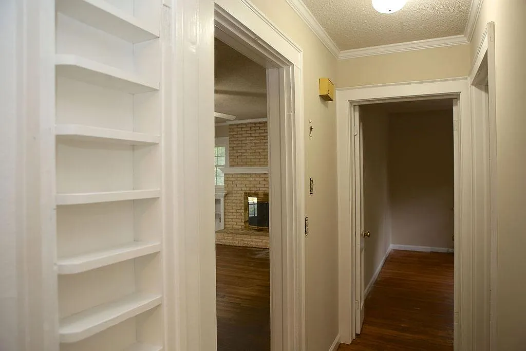 2 bed, 1050 sqft, $1,295 — Photo 2