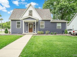 120 E 1st St, Trenton, IL 62293