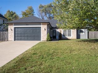214 Hillside Dr, Baldwin City, KS 66006